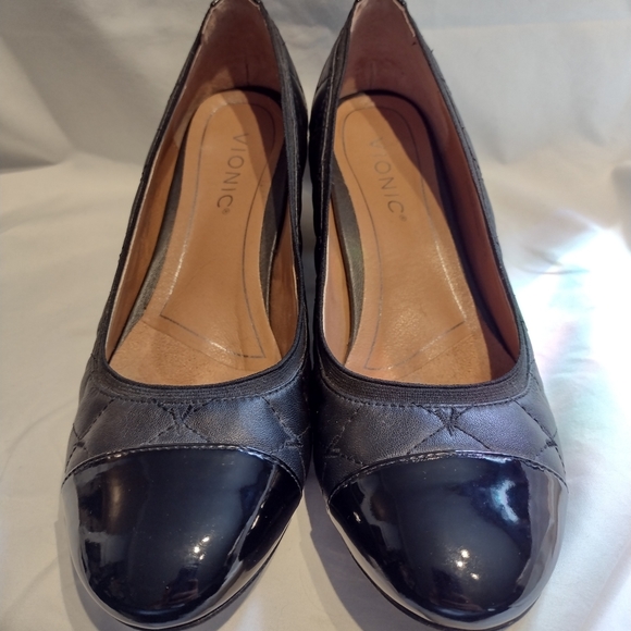Vionic Black Heels Size 7 - Picture 2 of 5